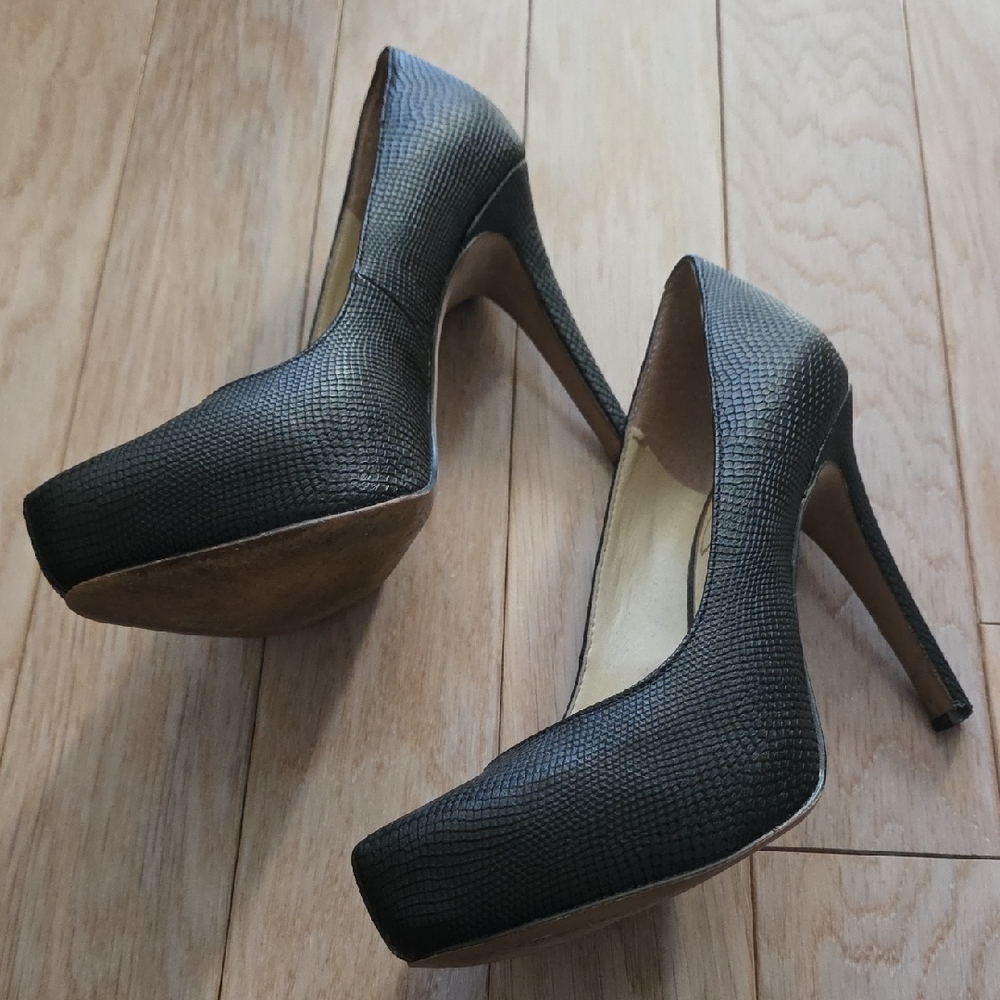 Jessica Simpson Black Textured Platform Heels